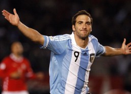 【中国竞猜官网】金元时代终章，中超最后一位巨星挥手作别，曾引援狂潮震撼足坛