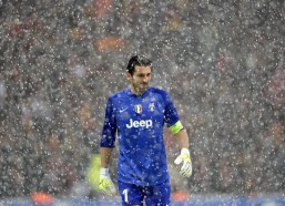 中国体育竞彩网首页|天价球星闪耀欧联杯，身价榜揭示绿茵场亿元时代新格局，怀特、罗杰斯领跑，安东尼上榜引热议