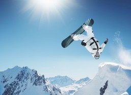 中国体彩网：喜讯！中国U16国足中场新星加盟欧冠劲旅，首次身着队服合影引爆足坛