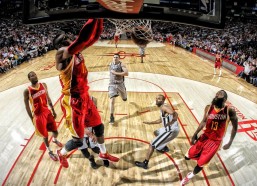 中国体彩网：突发，杨瀚森赛前身体不适，开拓者内线轮换临阵调整