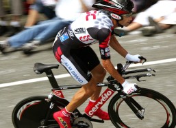 中国体育竞彩网首页_女超首阶段激情落幕，球迷回归绽放助威热潮助女足昂扬前行