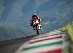 中国体育竞猜平台_阿方索-戴维斯时隔262天伤愈复出，拜仁慕尼黑迎来战力新篇章