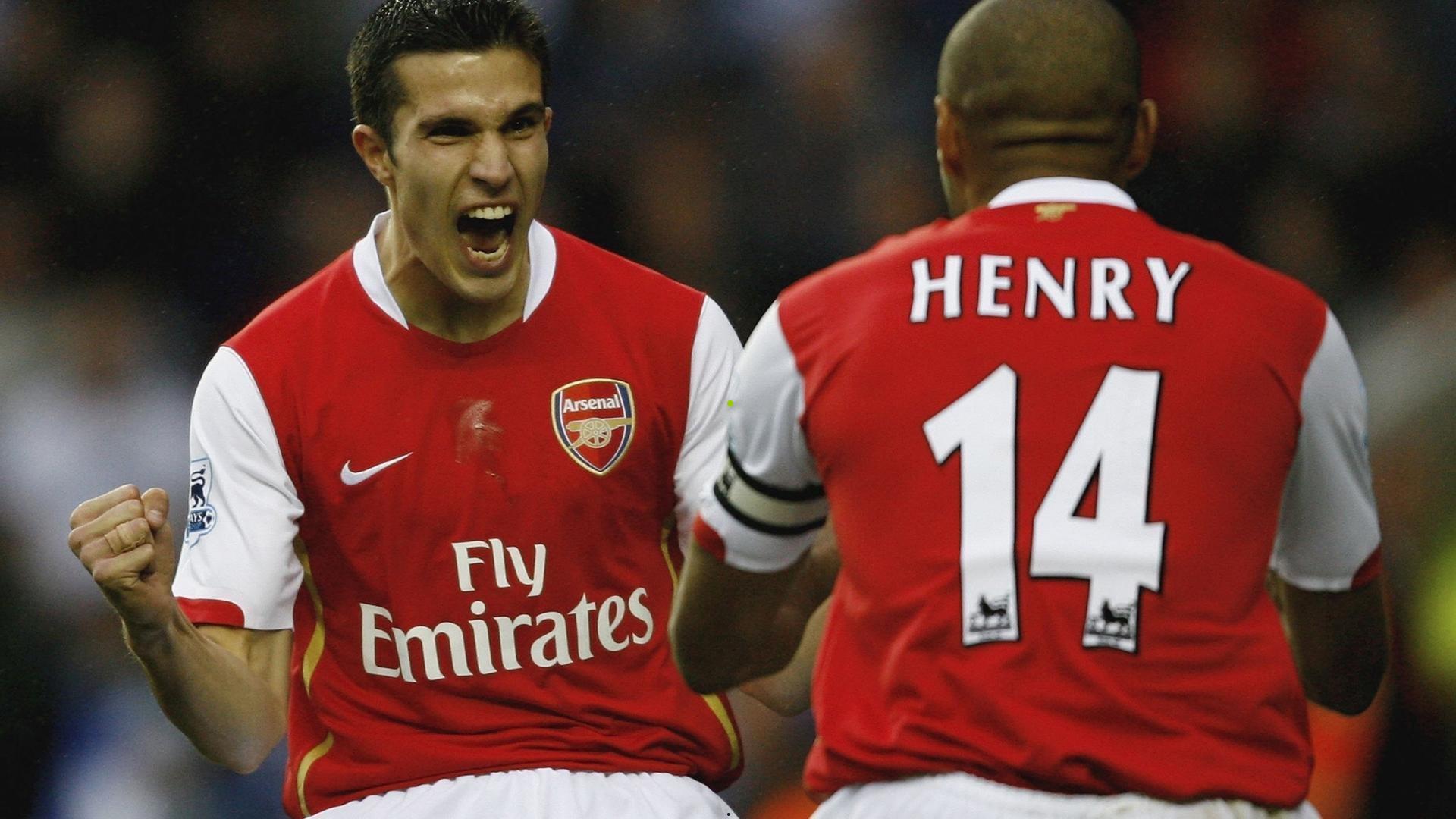 哈兰德英超19球效率震撼足坛,却谦逊回应,不与梅西C罗相提并论